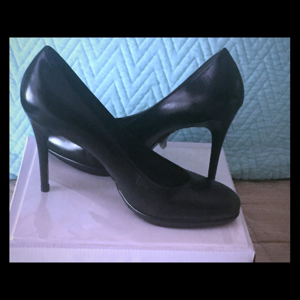 Stuart Weitzman Women’s size 11-1/2Black High Heel